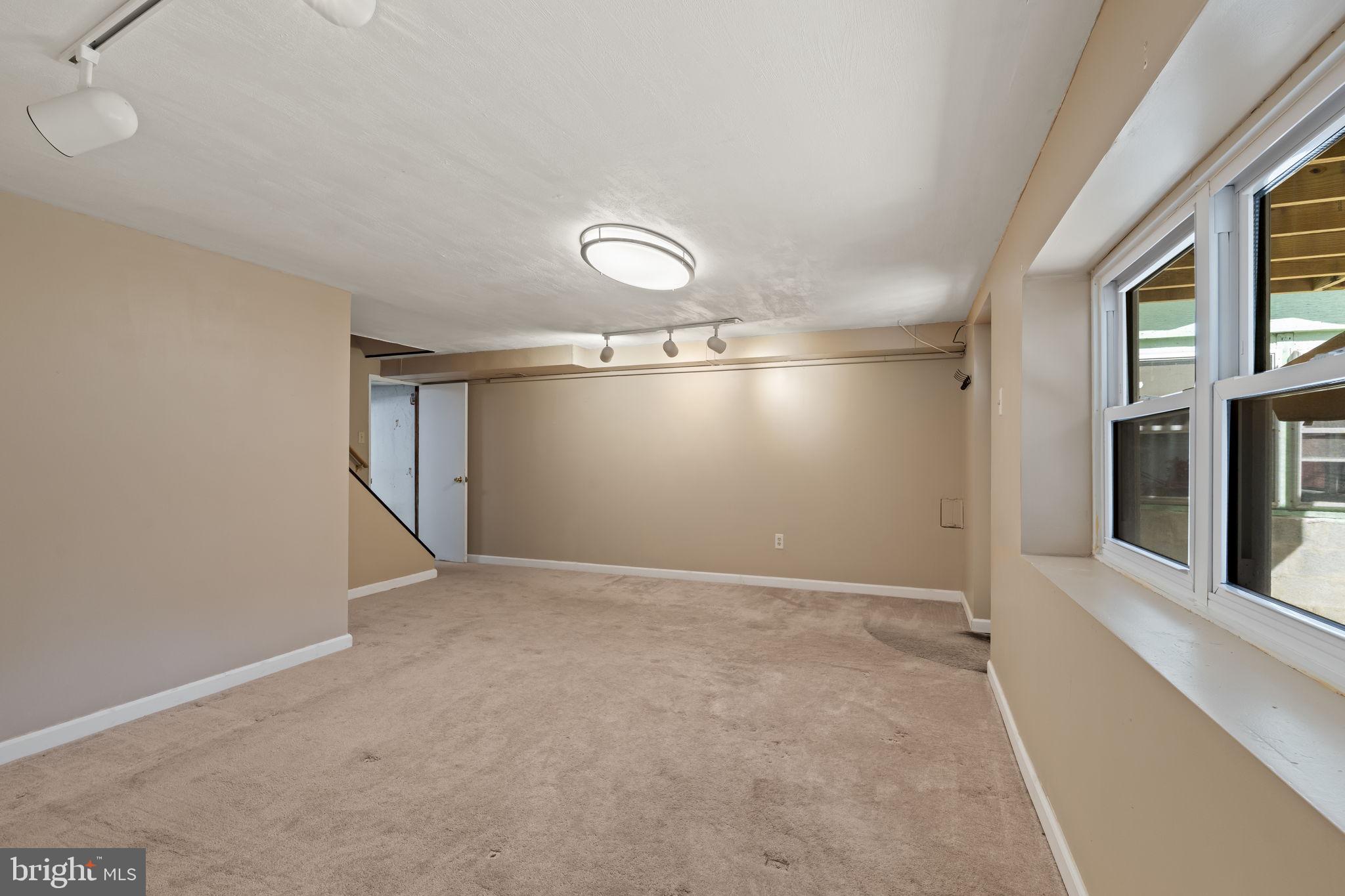 12858 Elnora Road Philadelphia, PA 19154 - Photo 35 of 40 Gallery Image 35