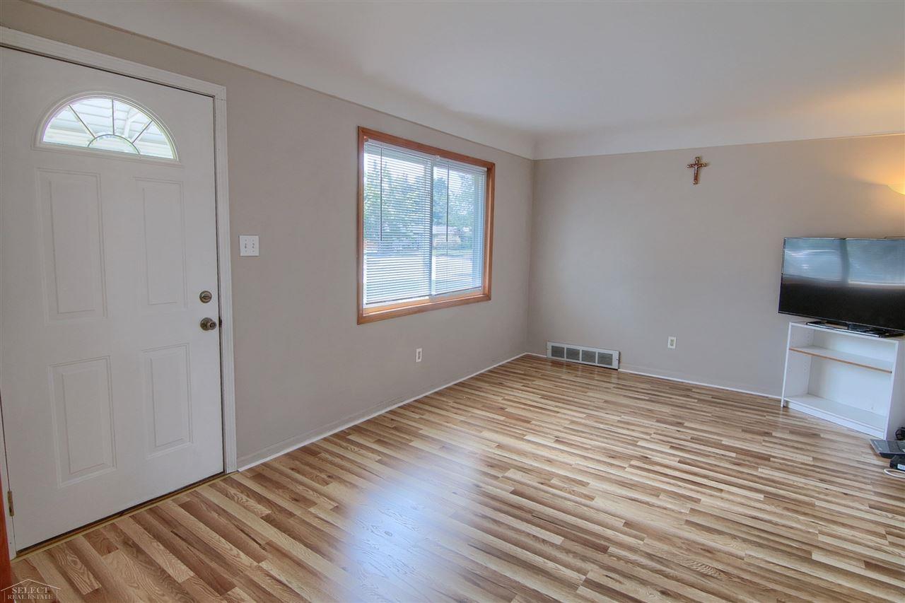 18135 Stephens Eastpointe, MI 48021 - Photo 5 of 30 Gallery Image 5