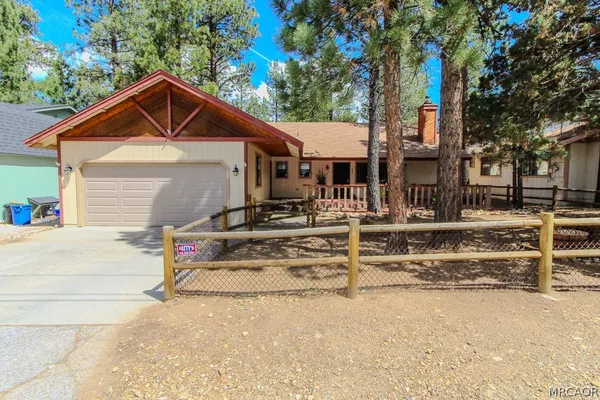 $2,600 | 1064 Pine Lane, Big Bear City, CA 92314