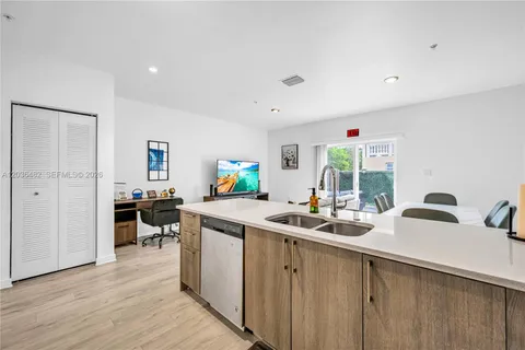 $4,000 | 170 Northwest 158th Street, Unit 2, Miami, FL 33169