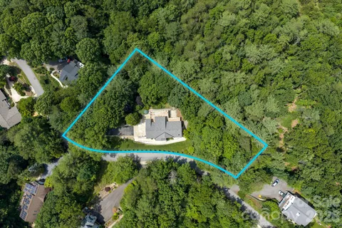 $1,100,000 | 153 SkyView Circle, Asheville, NC 28804