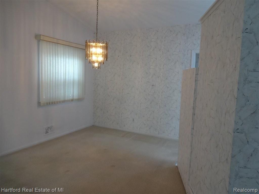 32125 Marblehead Road Farmington, MI 48336 - Photo 4 of 13 DSC00376.JPG