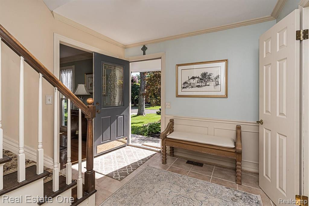 1380 Chestnut Circle Rochester Hills, MI 48309 - Photo 2 of 46