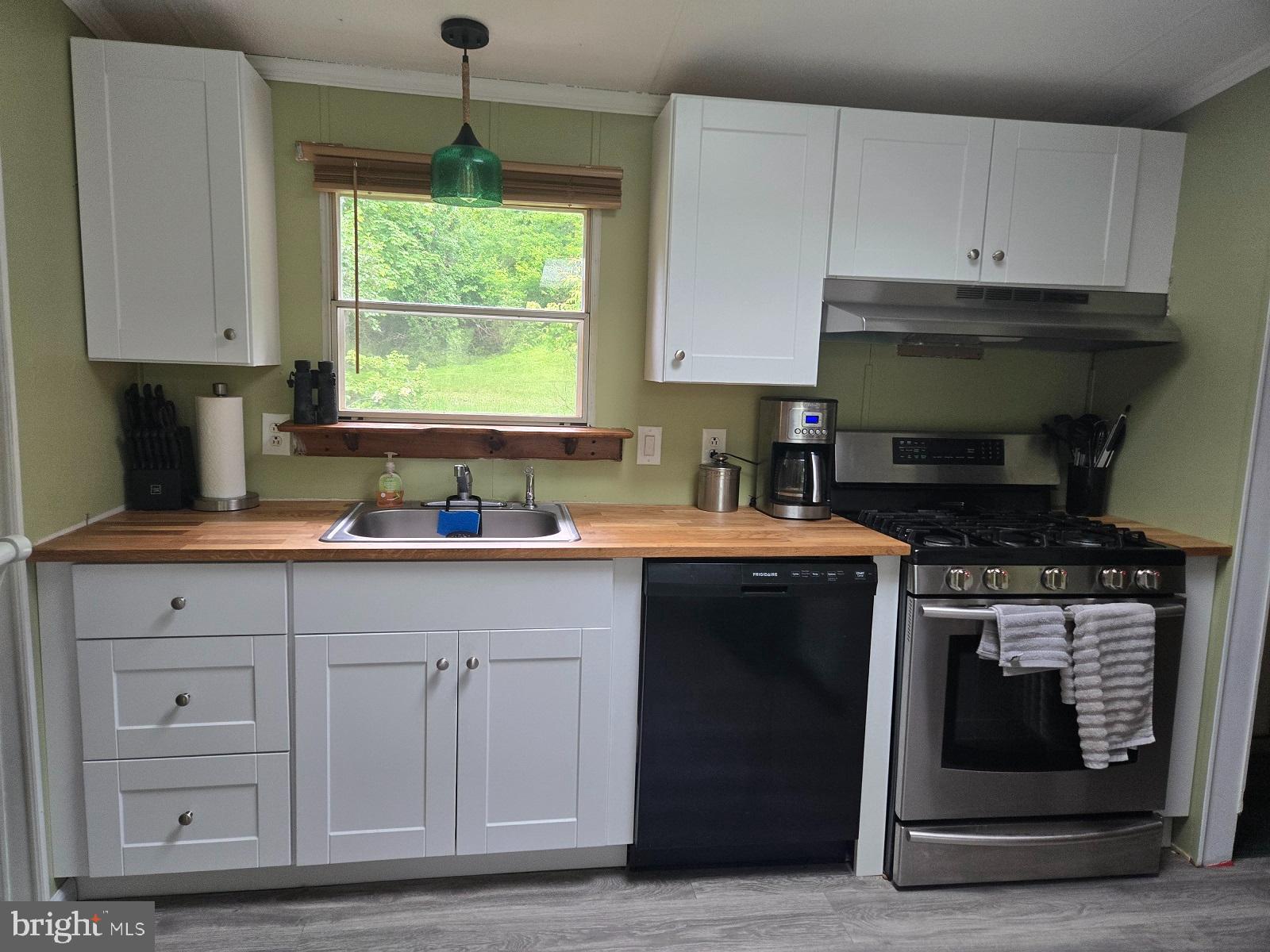 76 Powerline Road Boyertown, PA 19512 - Photo 4 of 24 Kitchen
