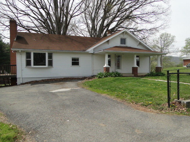 3513 Bandy Road Roanoke, VA 24014 - Photo 1 of 11 front
