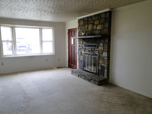 3513 Bandy Road Roanoke, VA 24014 - Photo 4 of 11 family room