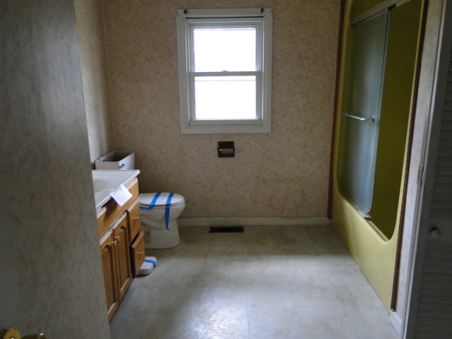 3513 Bandy Road Roanoke, VA 24014 - Photo 6 of 11 main bath