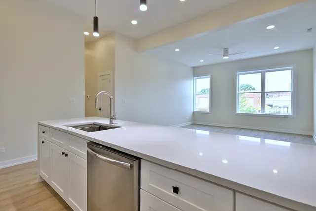 $2,800 | 7518 Madison Street, Unit C, Forest Park, IL 60130