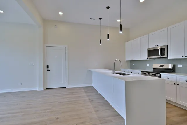 $2,800 | 7518 Madison Street, Unit C, Forest Park, IL 60130