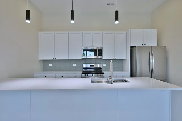 $2,800 | 7518 Madison Street, Unit C, Forest Park, IL 60130