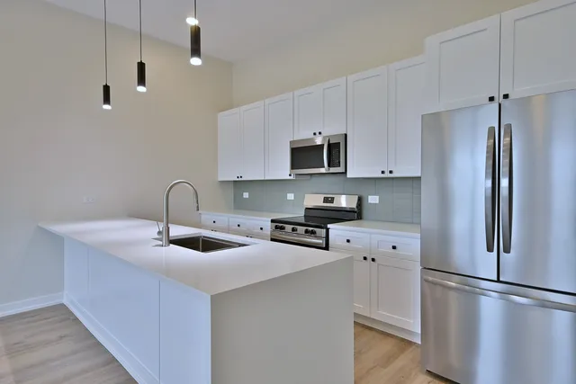 $2,800 | 7518 Madison Street, Unit C, Forest Park, IL 60130