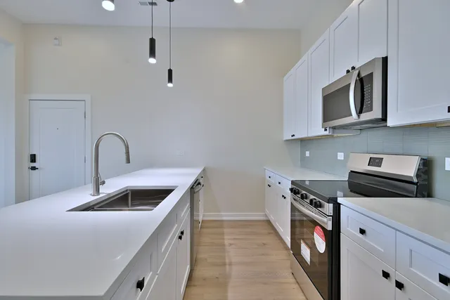 $2,800 | 7518 Madison Street, Unit C, Forest Park, IL 60130