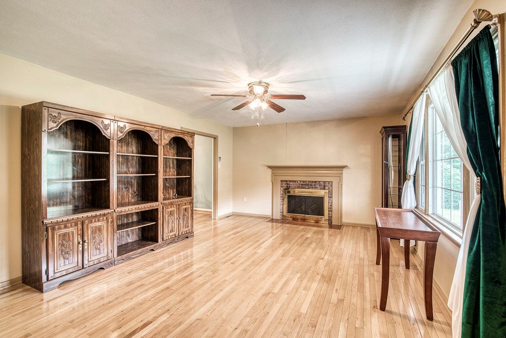 186 Locust Point Road Saltville, VA 24370 - Photo 2 of 22 Gallery Image 2