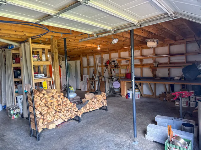 a view of a back yard