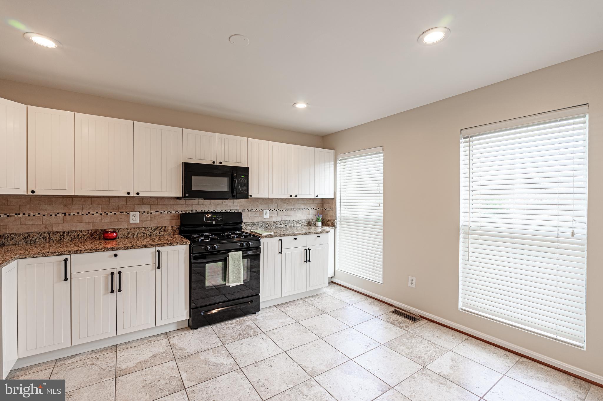 12081 Edgemere Circle Reston, VA 20190 - Photo 13 of 35