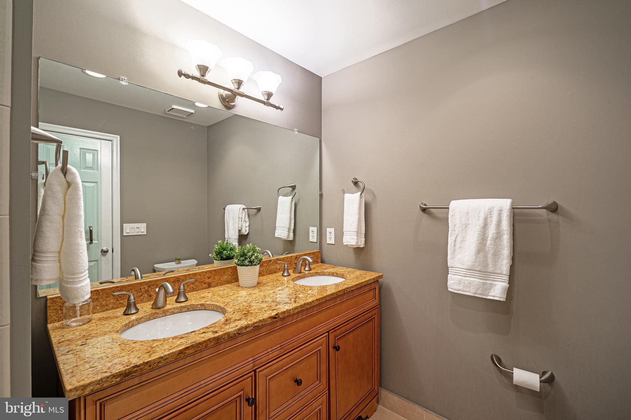 12081 Edgemere Circle Reston, VA 20190 - Photo 20 of 35