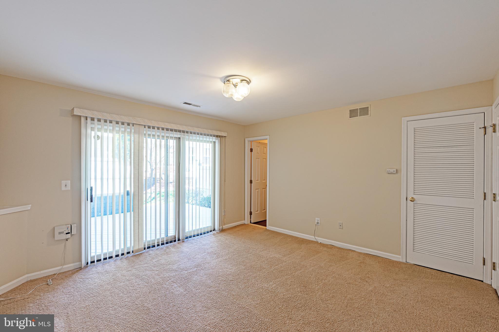 12081 Edgemere Circle Reston, VA 20190 - Photo 27 of 35