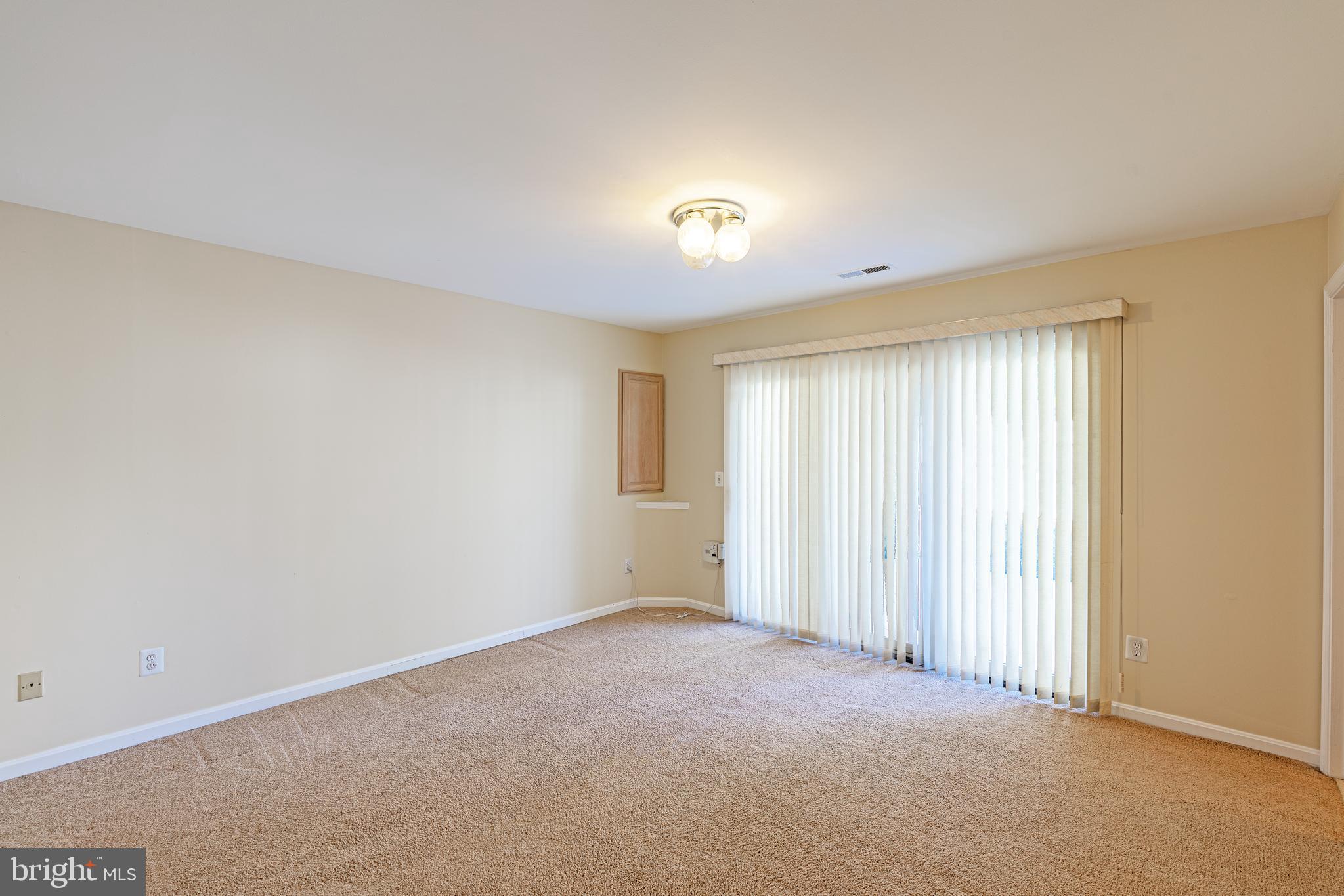 12081 Edgemere Circle Reston, VA 20190 - Photo 28 of 35