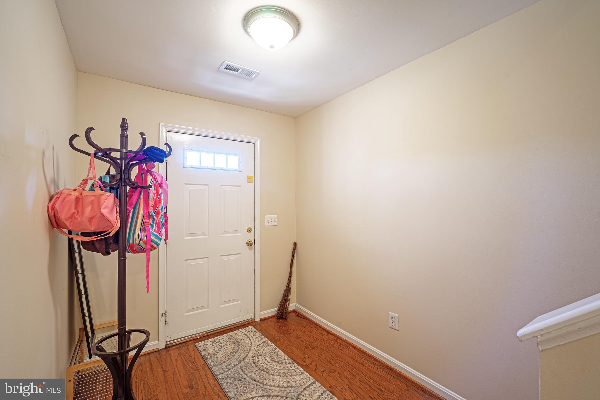 12081 Edgemere Circle Reston, VA 20190 - Photo 3 of 35