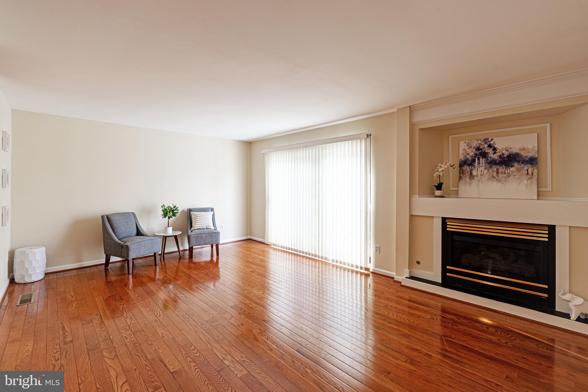 12081 Edgemere Circle Reston, VA 20190 - Photo 7 of 35