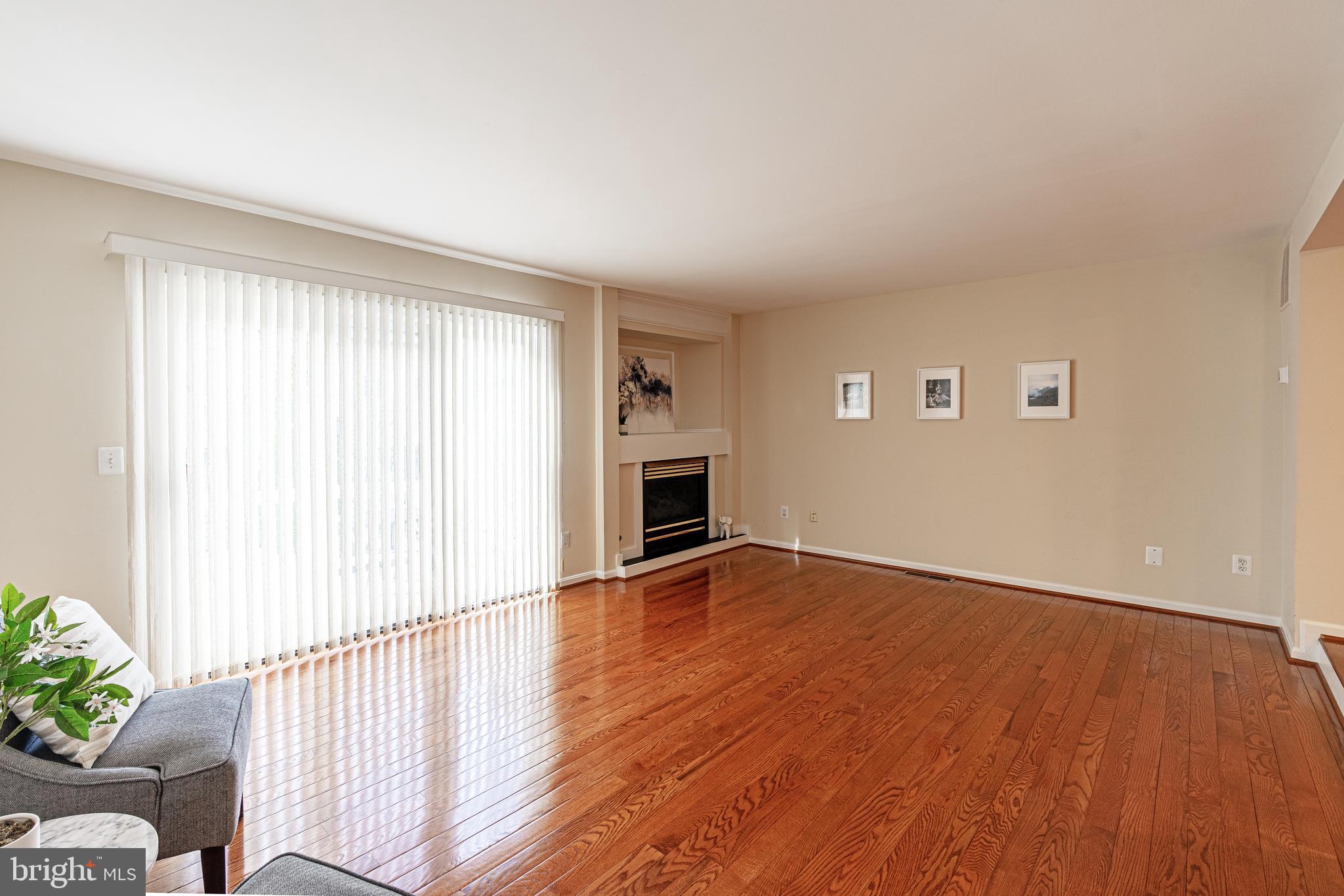 12081 Edgemere Circle Reston, VA 20190 - Photo 8 of 35