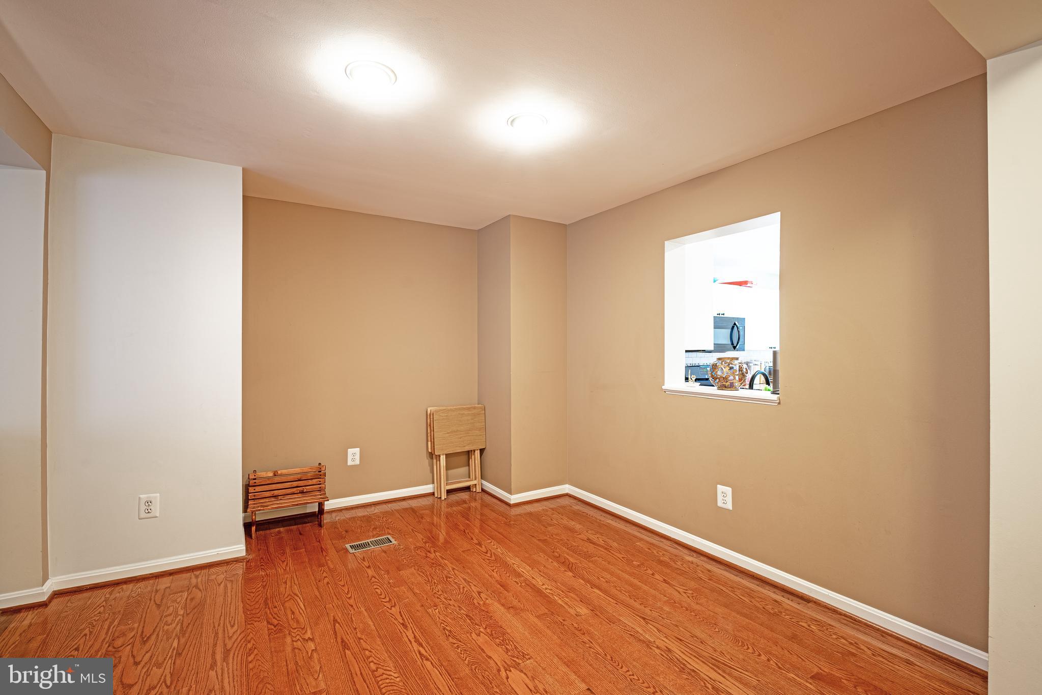 12081 Edgemere Circle Reston, VA 20190 - Photo 10 of 35