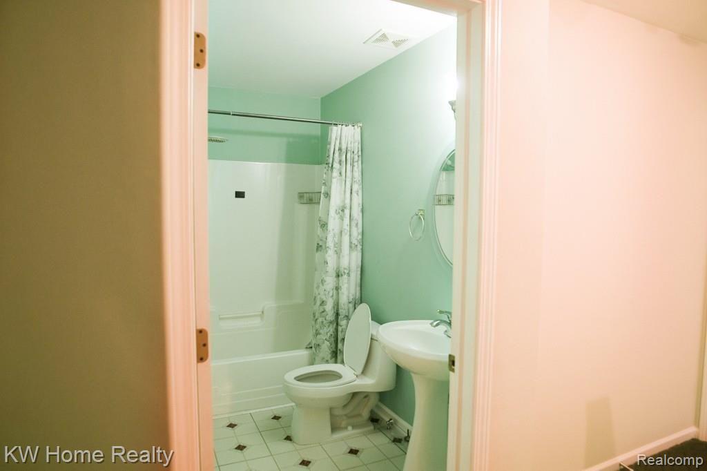 24350 Karr Road Belleville, MI 48111 - Photo 28 of 44 RJ3A2253-3488221591-O.jpg