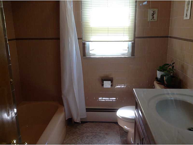56 Boiling Spring Avenue Westerly, RI 02891 - Photo 12 of 25 Bathroom.