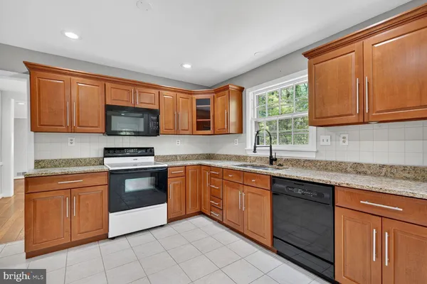 $3,200 | 5109 Blue Ridge Avenue, Annandale, VA 22003