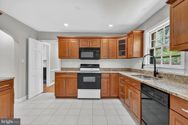 $3,200 | 5109 Blue Ridge Avenue, Annandale, VA 22003