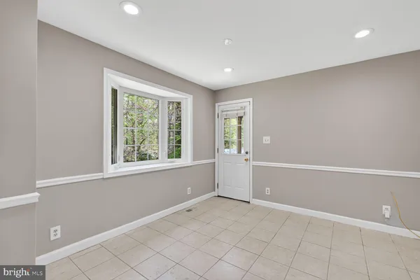 $3,200 | 5109 Blue Ridge Avenue, Annandale, VA 22003