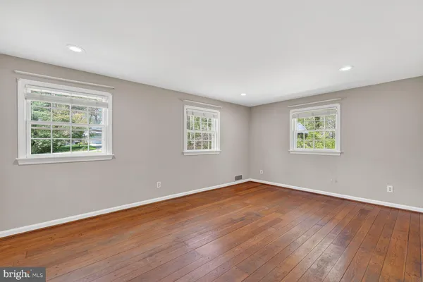 $3,200 | 5109 Blue Ridge Avenue, Annandale, VA 22003