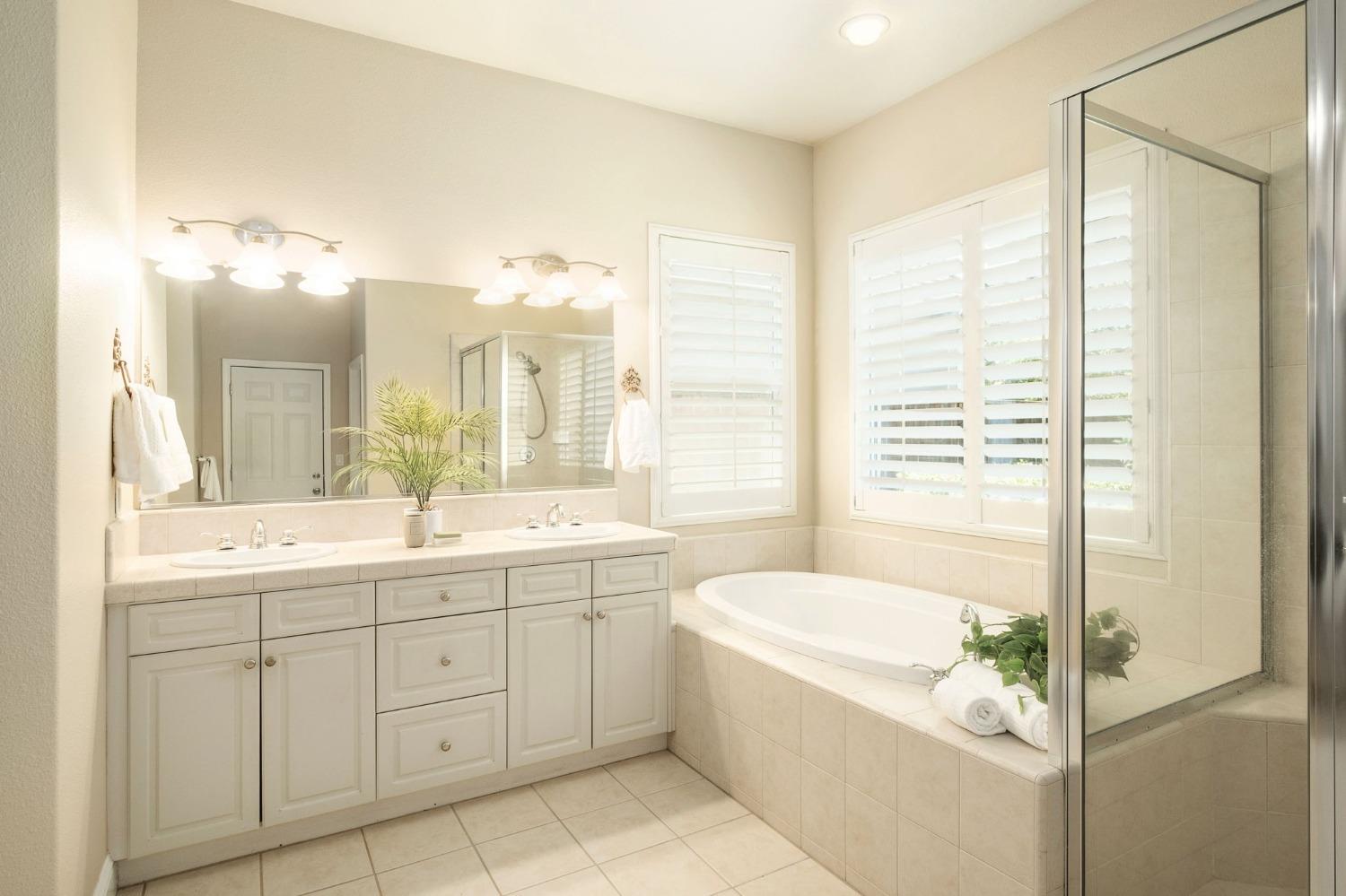 3227 Lester Avenue Clovis, CA 93619 - Photo 16 of 26 Owner Bath