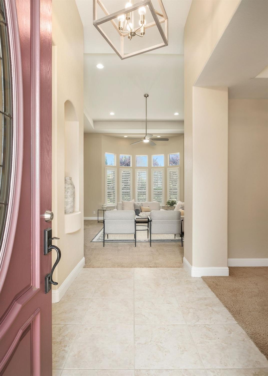 3227 Lester Avenue Clovis, CA 93619 - Photo 3 of 26 Entry