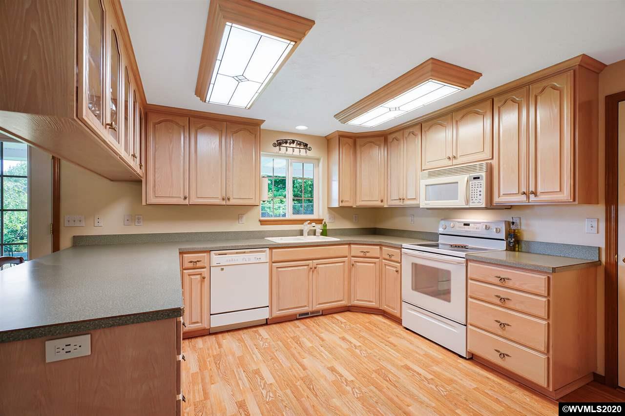 2585 Northwest Gibson Hill Road Albany, OR 97321 - Photo 7 of 33 Gallery Image 7