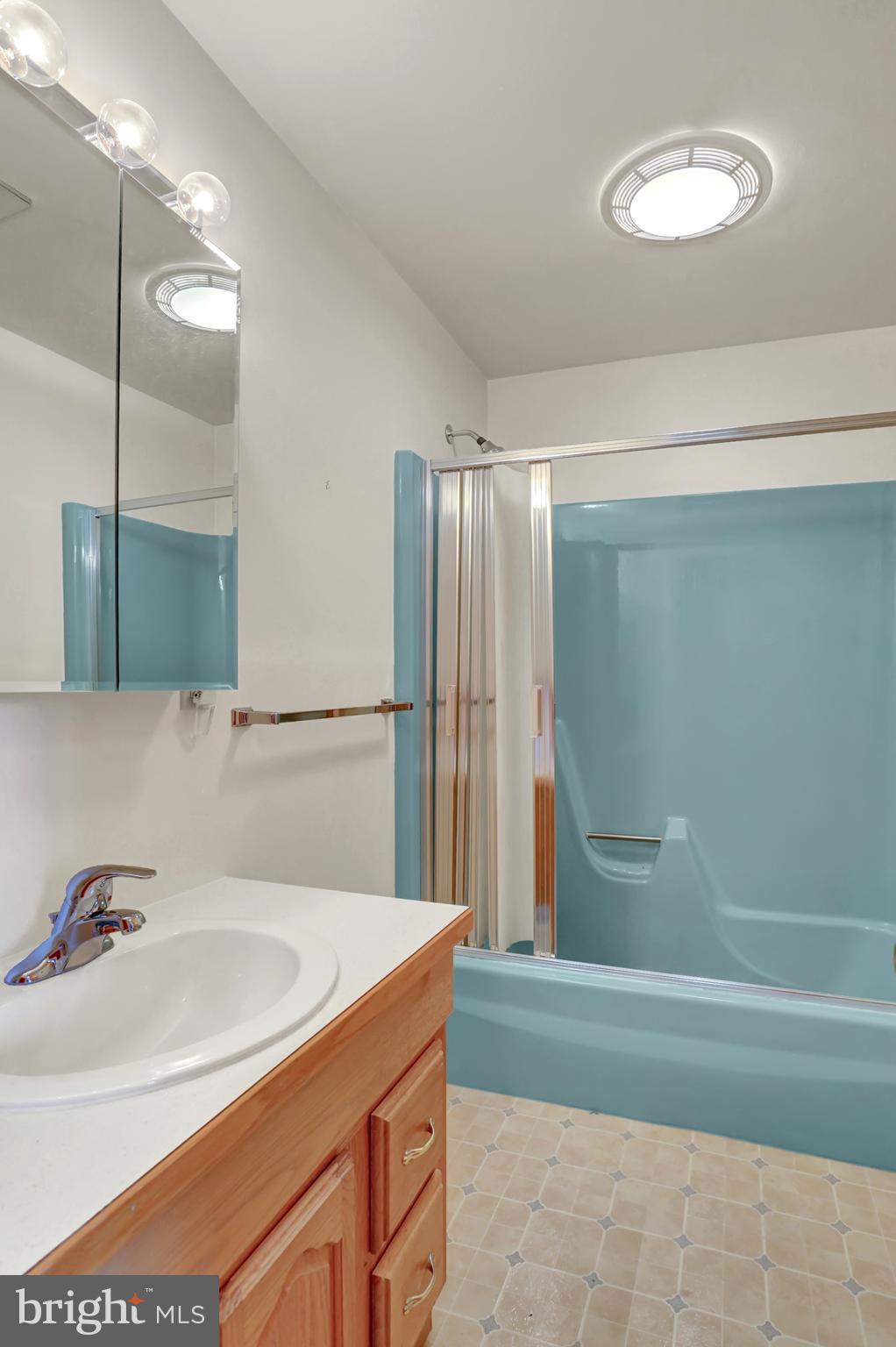 109 Ridgeview Drive Lewistown, PA 17044 - Photo 19 of 40 a bathroom with a sink and a shower