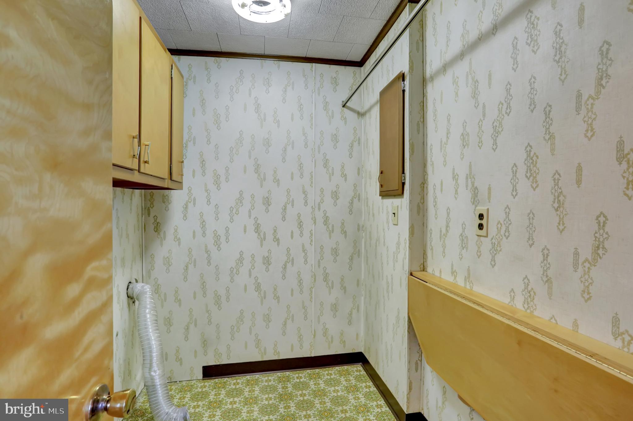 109 Ridgeview Drive Lewistown, PA 17044 - Photo 20 of 40 a bathroom with a shower and a tub