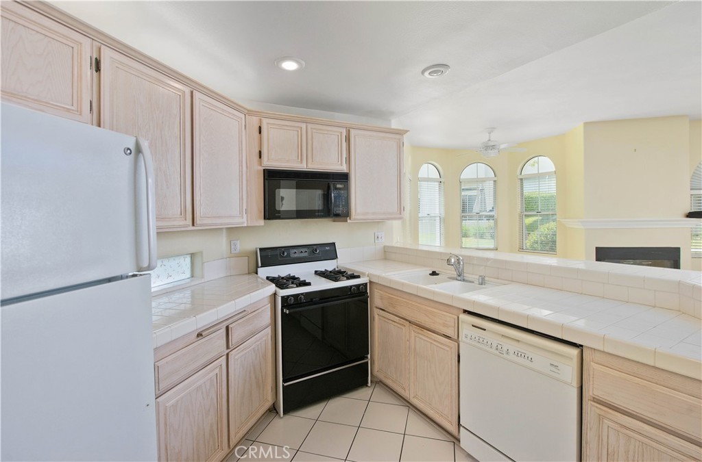 25554 Hemingway Avenue, Unit A Stevenson Ranch, CA 91381 - Photo 8 of 15 a kitchen with a sink stove and microwave