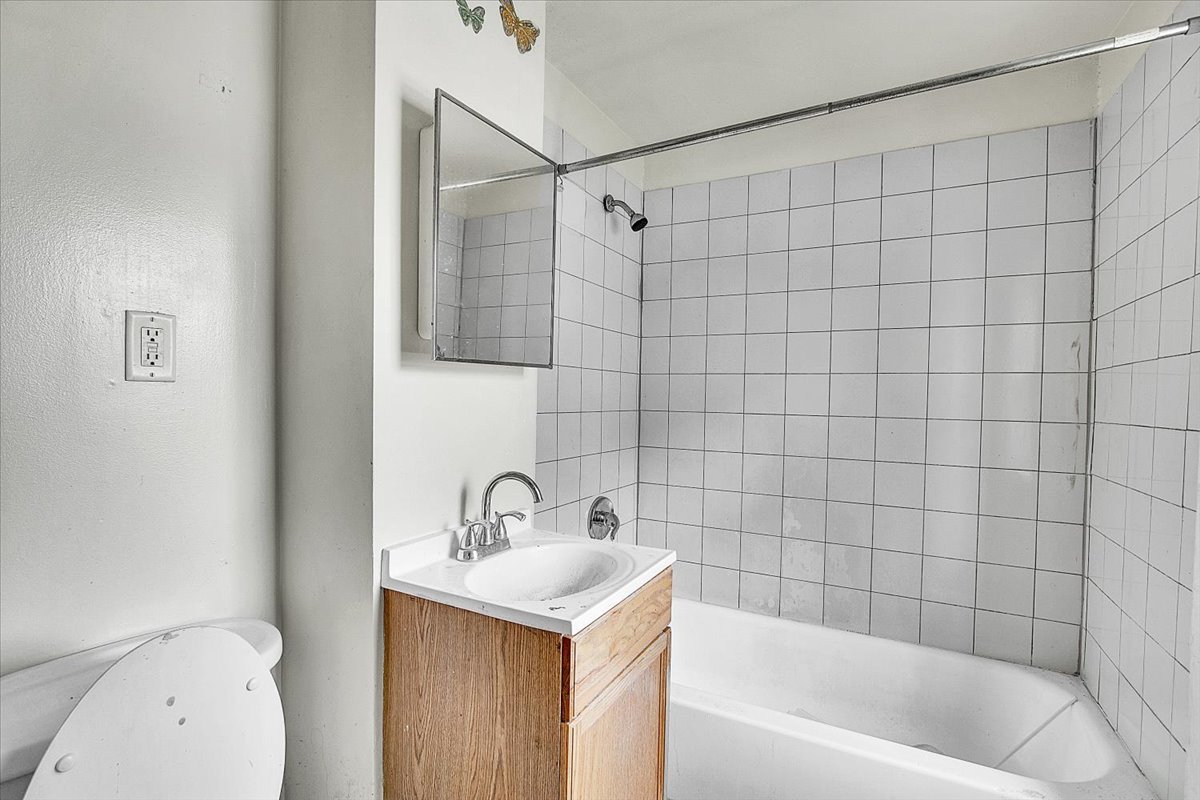 12908 South Wallace Street Chicago, IL 60628 - Photo 11 of 18