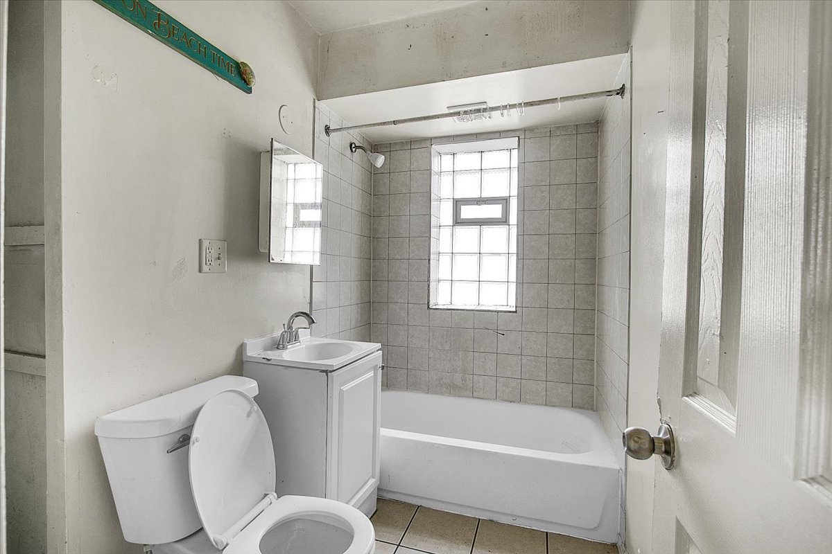 12908 South Wallace Street Chicago, IL 60628 - Photo 9 of 18