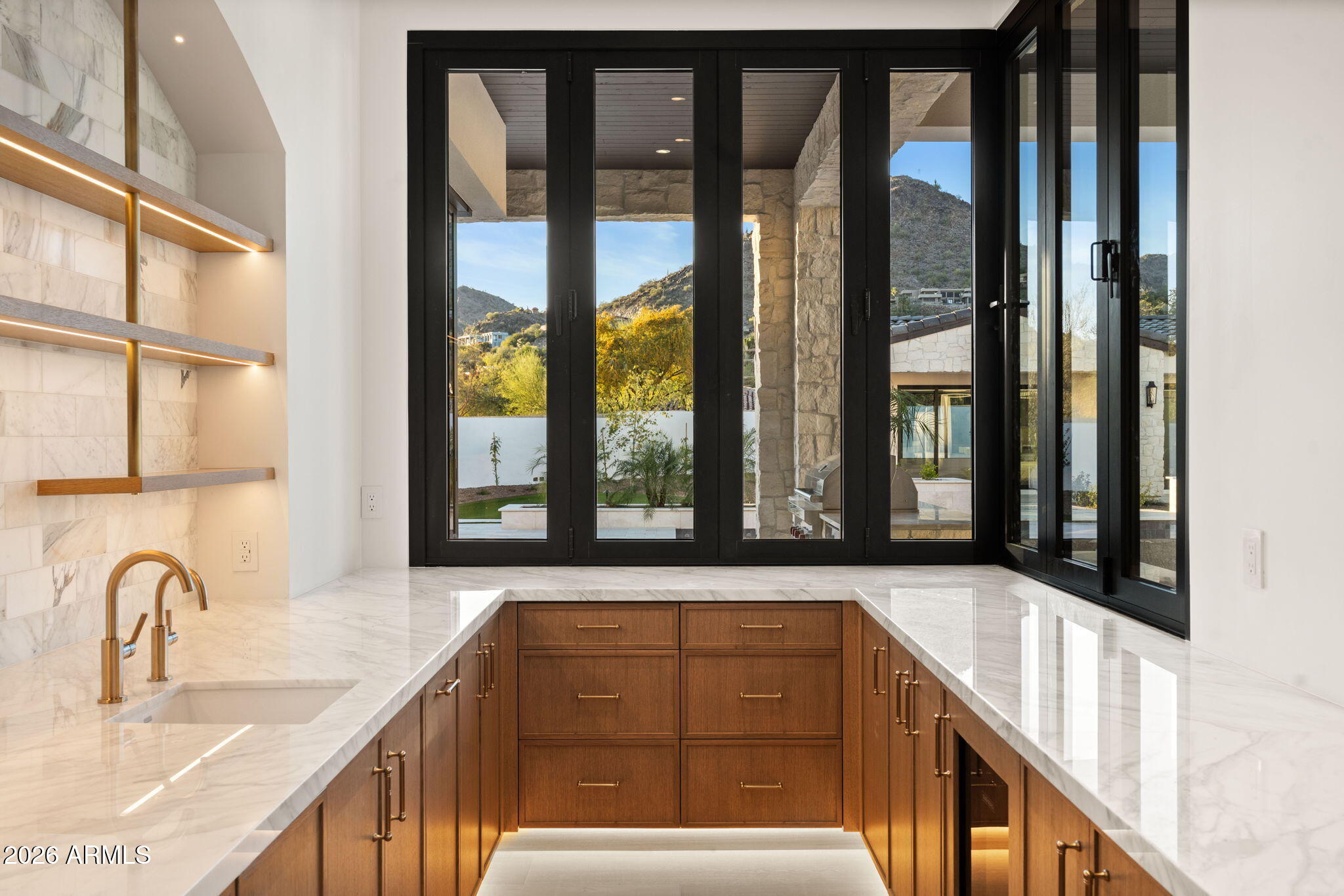 6610 North Mountain View Road Paradise Valley, AZ 85253 - Photo 25 of 31 Bar