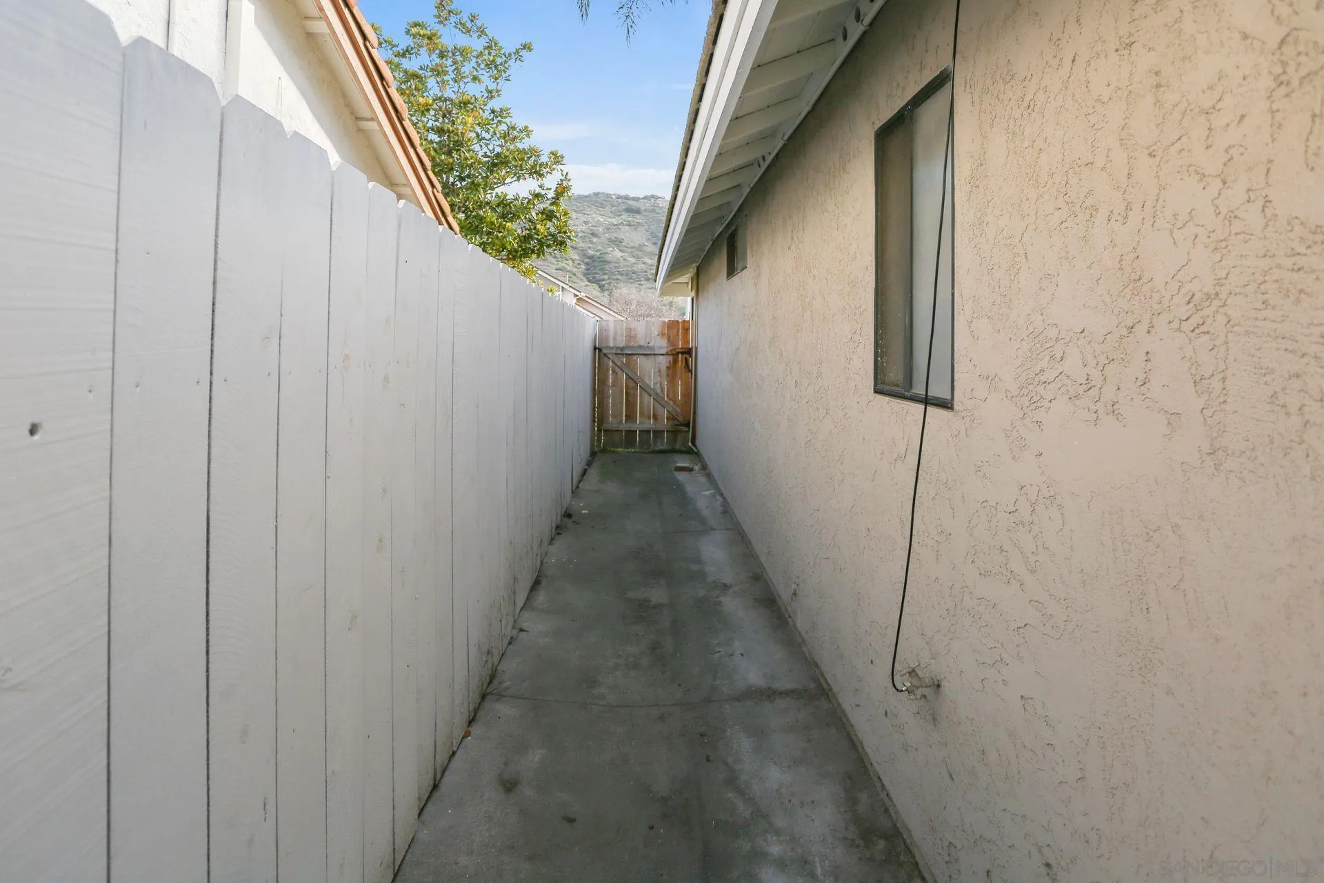 9260 Sombria Road Lakeside, CA 92040 - Photo 24 of 31 a view of stairs