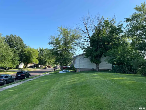 $12,500 | 225 Maple Park Drive, Pekin, IL 61554