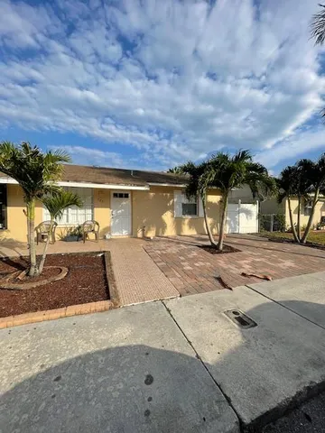 $2,400 | 885 Sumter Road West, West Palm Beach, FL 33415