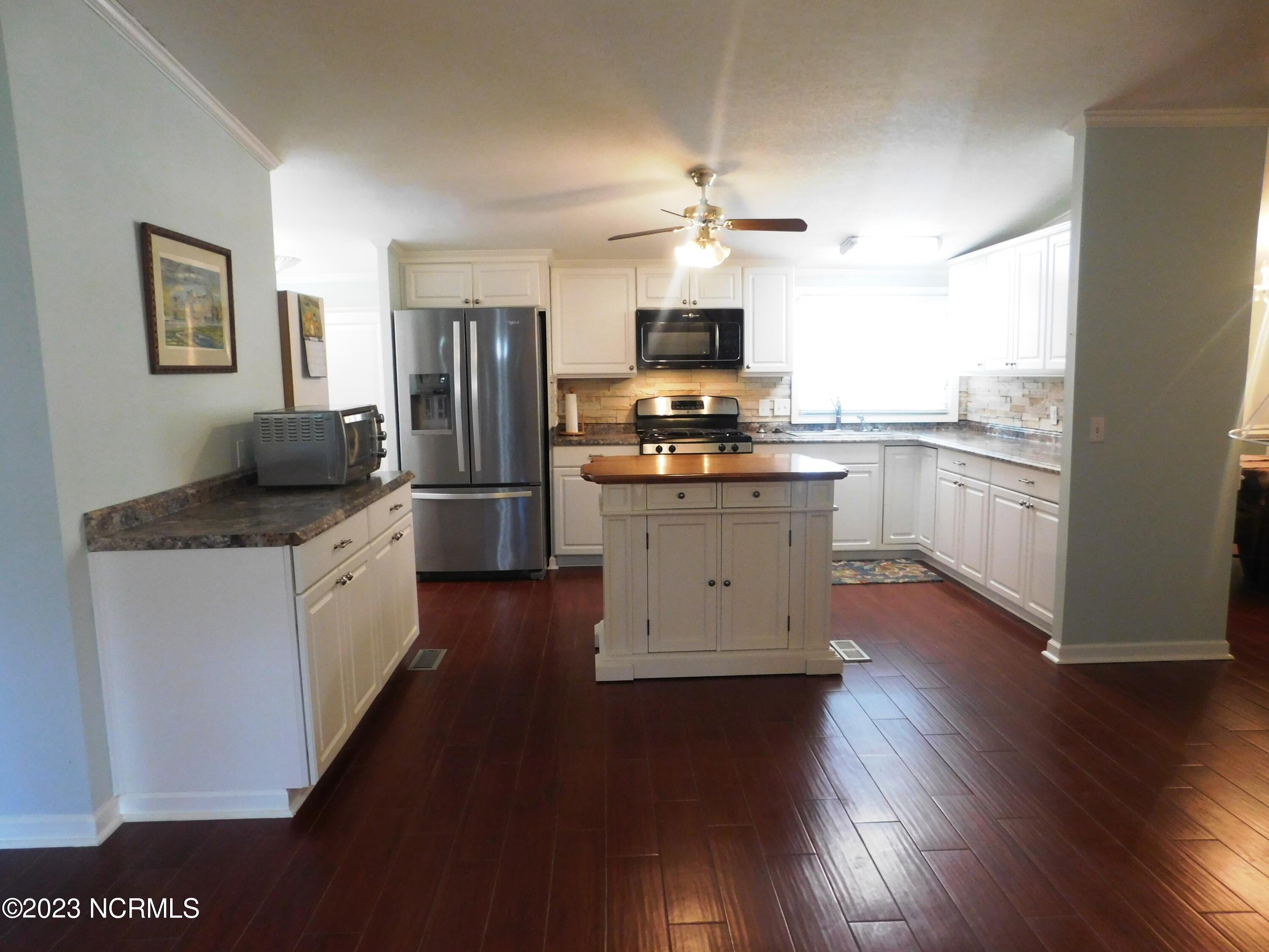 469 River Road Tabor City, NC 28463 - Photo 8 of 28 DSCN0083