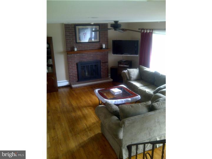 45 Taylor Road Conshohocken, PA 19428 - Photo 3 of 14 Living Room