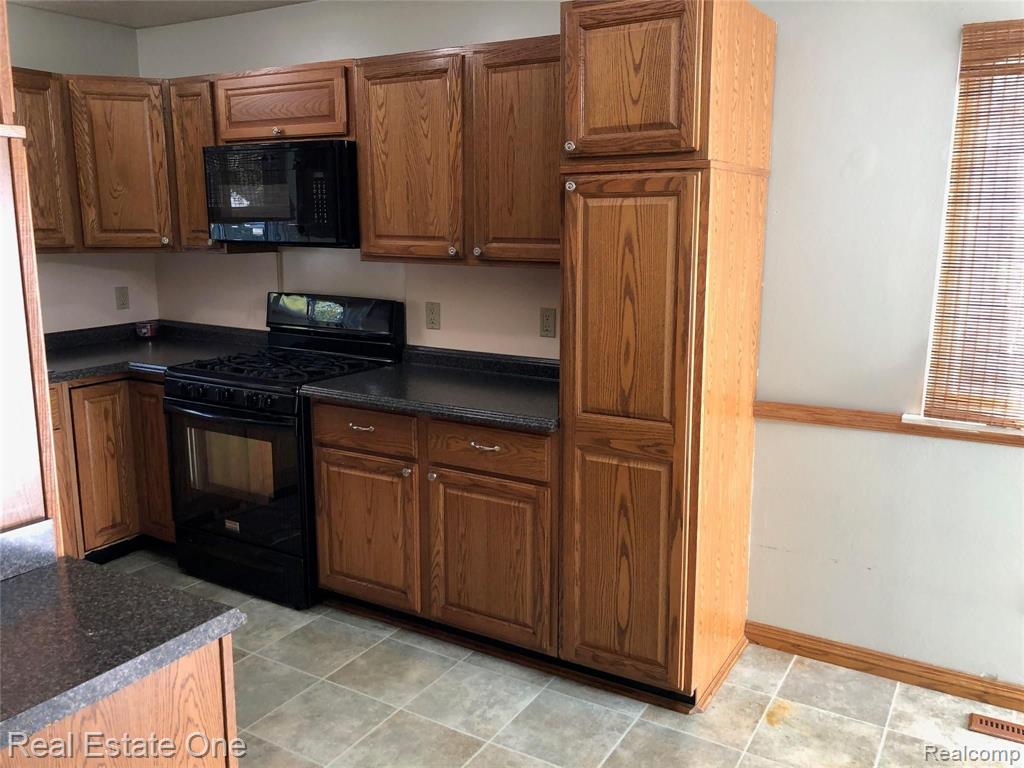 10023 Nimphie Road Fenton, MI 48430 - Photo 13 of 35