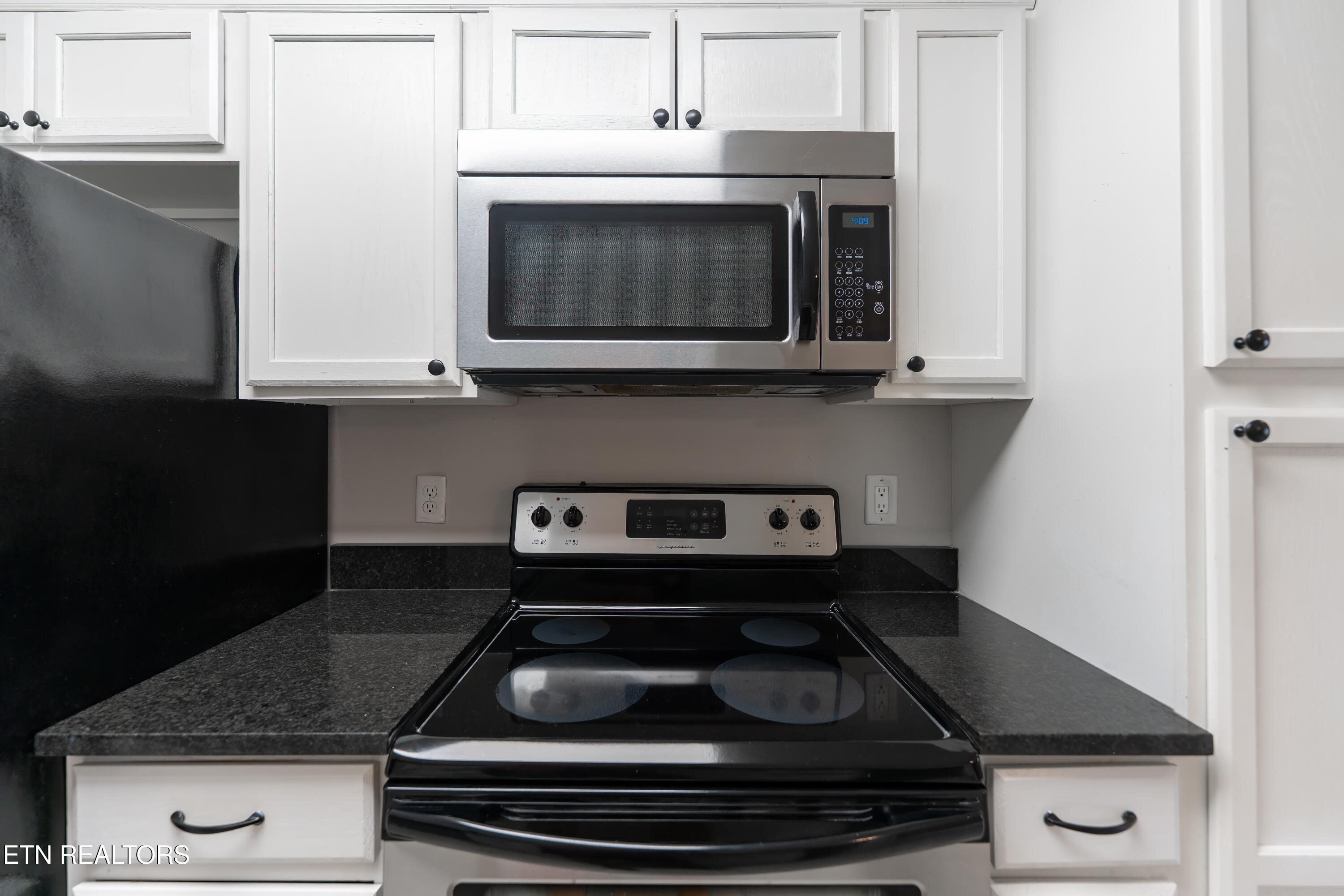 2702 Sood Road, Unit 3 Knoxville, TN 37921 - Photo 8 of 30 Kitchen stainless steel appliances
