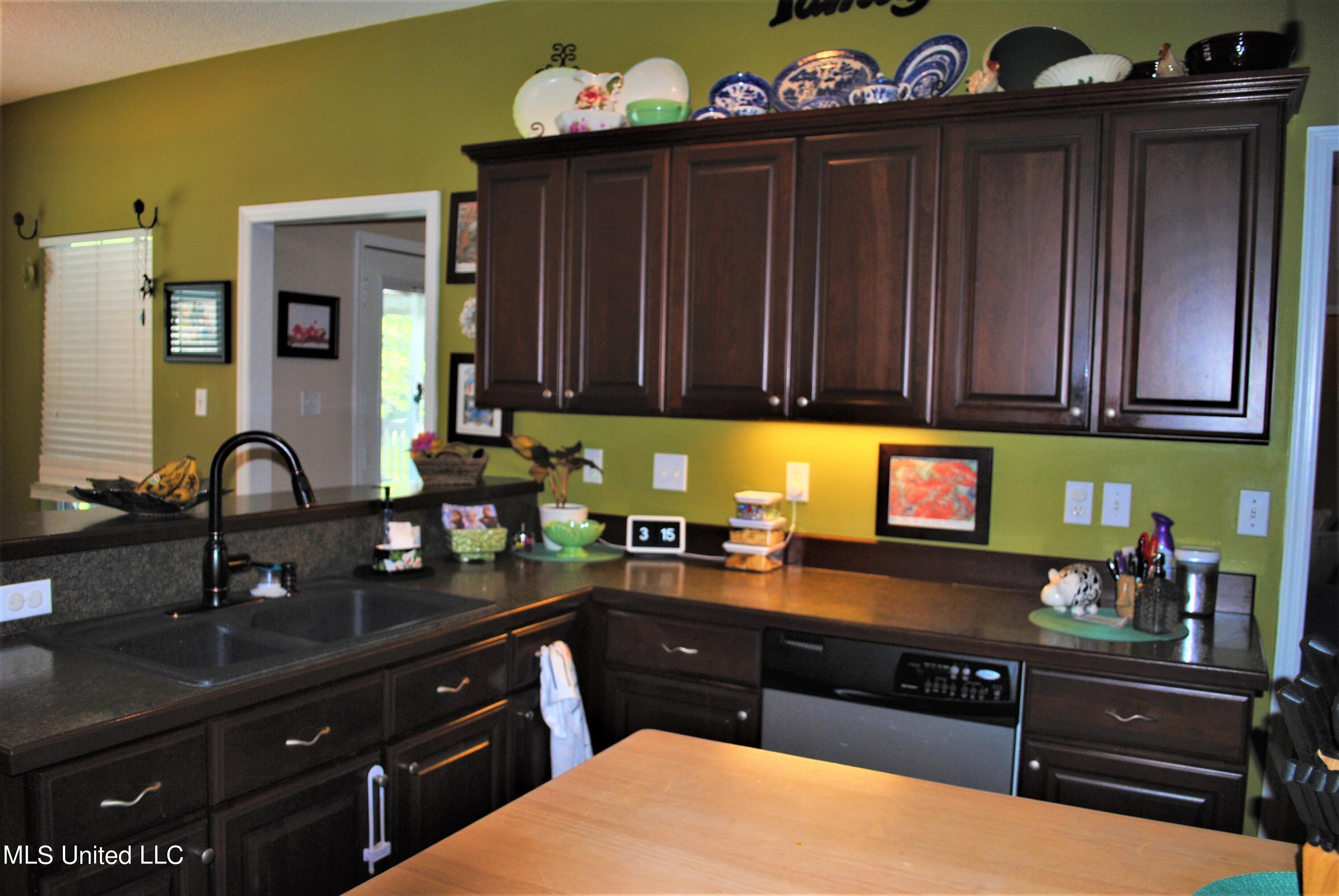 12415 Raintree Place Biloxi, MS 39532 - Photo 12 of 46 DSC_5239