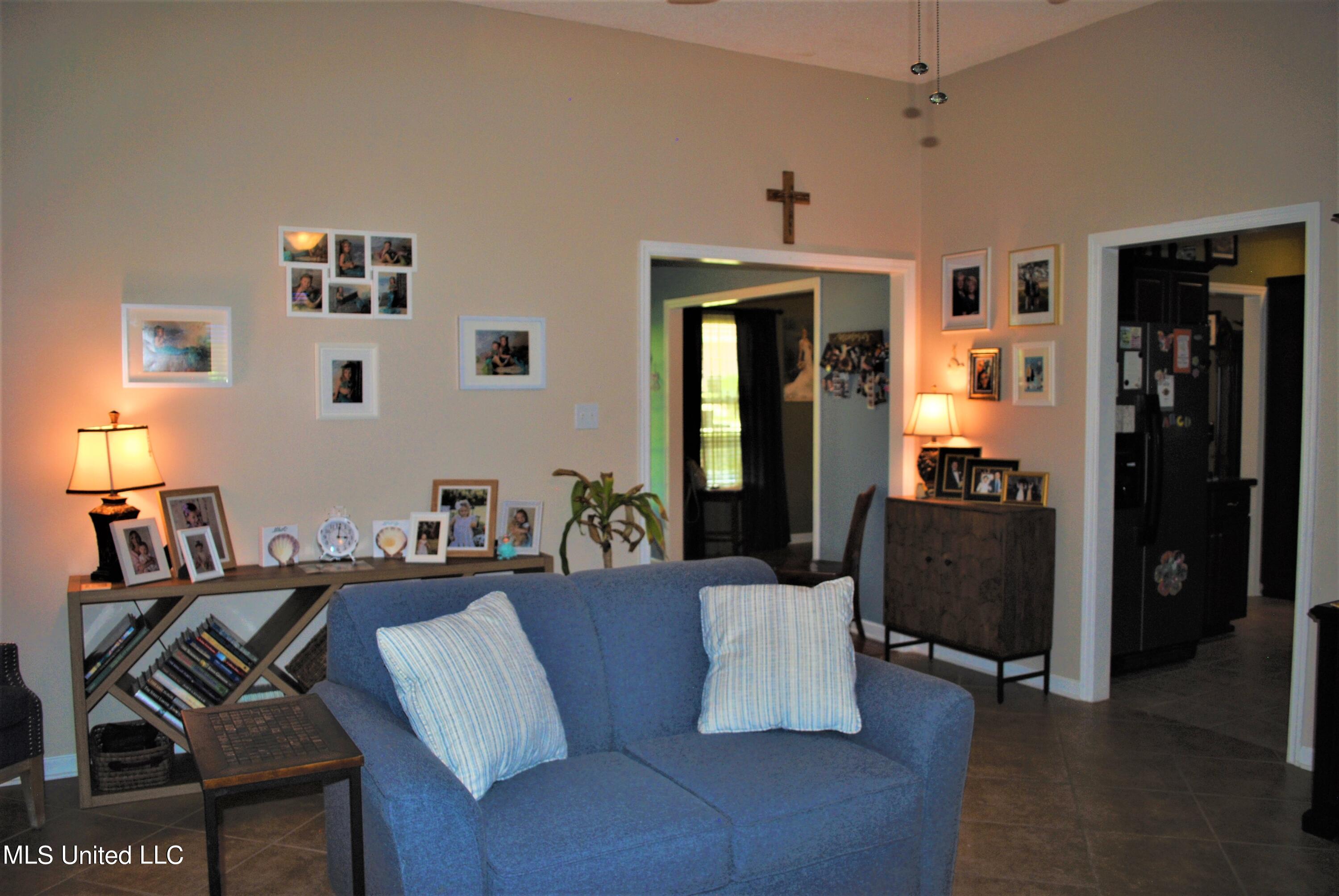 12415 Raintree Place Biloxi, MS 39532 - Photo 4 of 46 DSC_5214